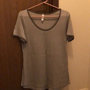 LulaRoe medium Classic T